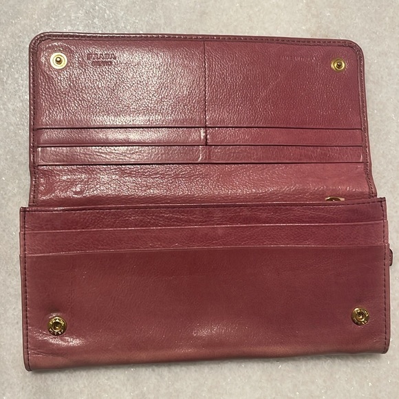 Prada Saffiano Bow Zippy Wallet - Picture 7 of 17